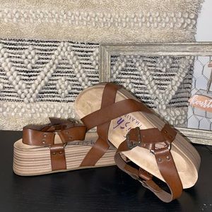 7.5 Blowfish sandal